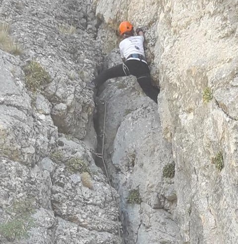 Ayfer Kölük Dağcılık bir çok alanı öğrenmeyi gerektirir.Tırmanış etkinliği.